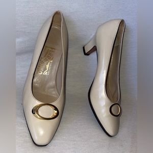 Vintage 90s Salvatore Ferragamo Classic Pumps